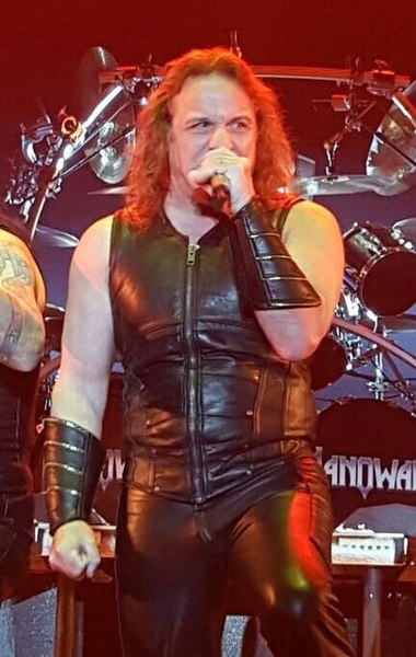 A képen koncert, mikrofon, ruházat, személy látható

Automatikusan generált leírás